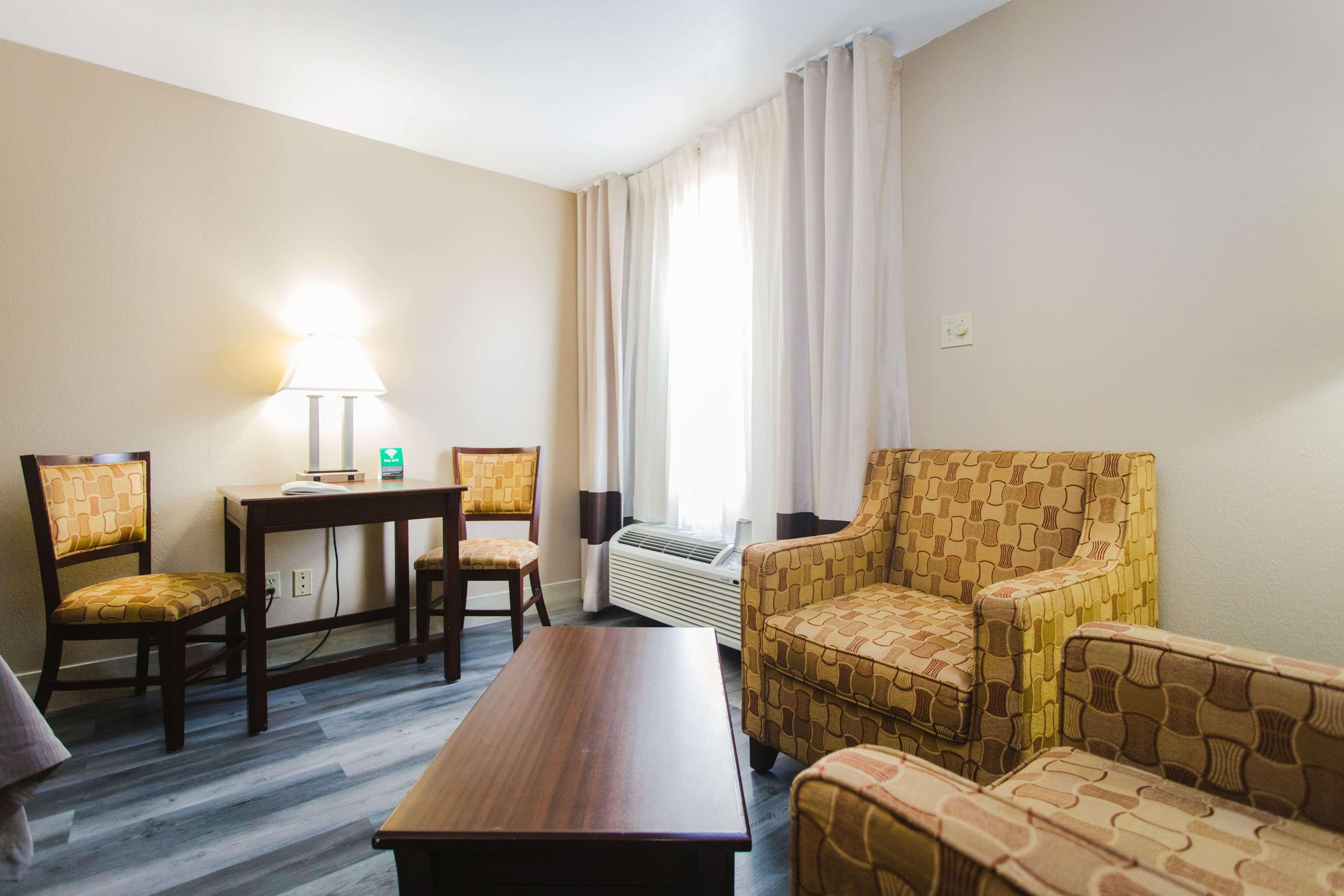 Days Inn By Wyndham Rosenberg Ngoại thất bức ảnh