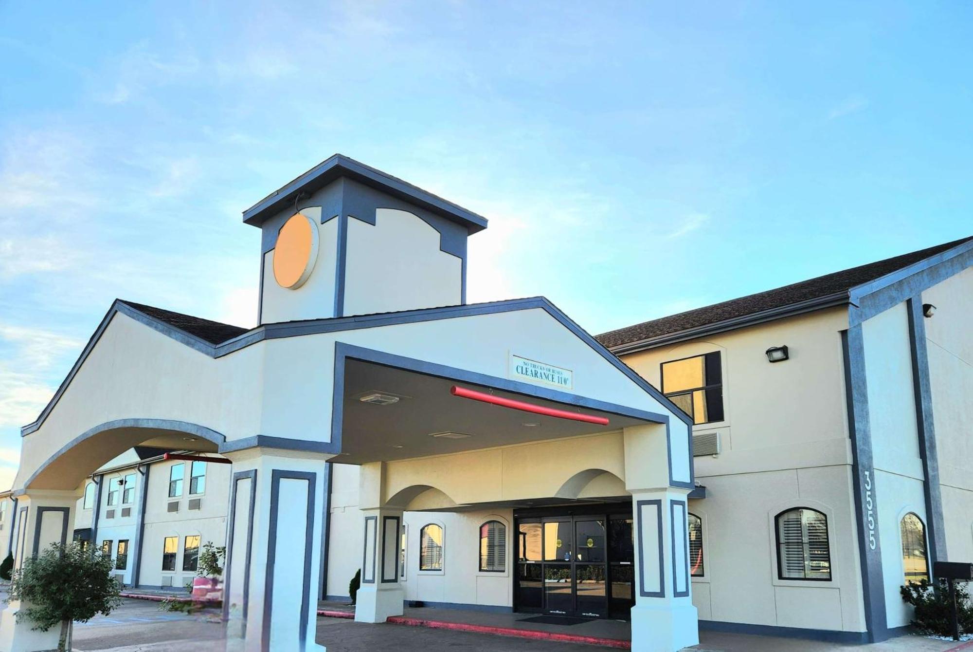 Days Inn By Wyndham Rosenberg Ngoại thất bức ảnh