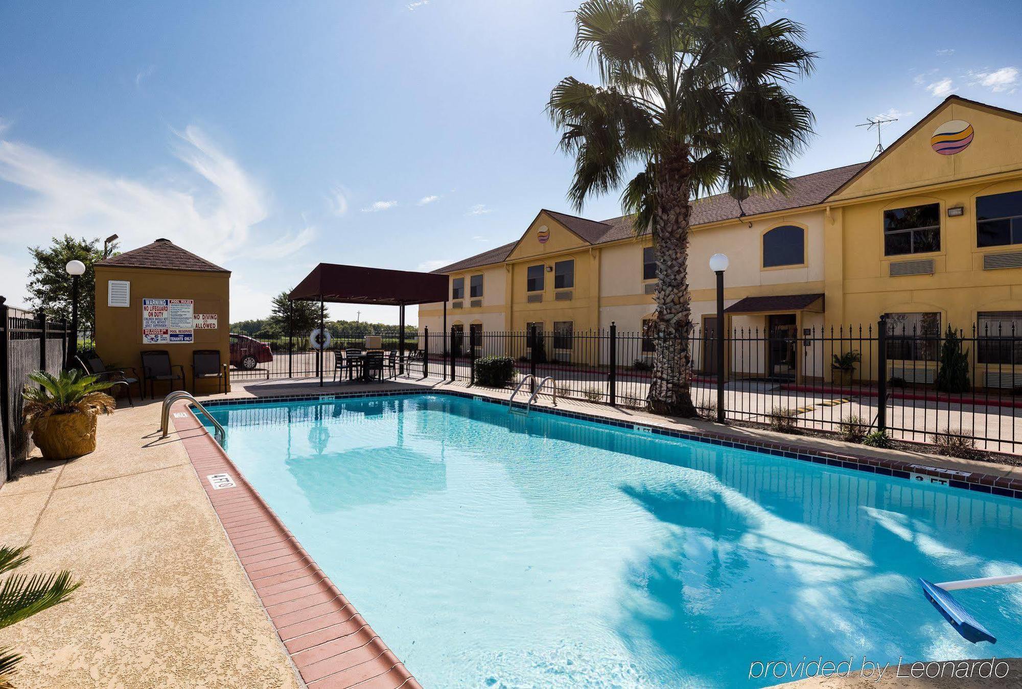 Days Inn By Wyndham Rosenberg Ngoại thất bức ảnh